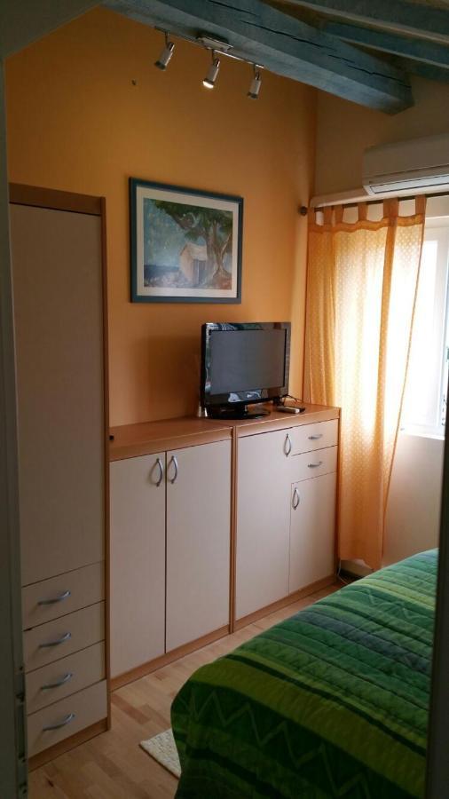 Tri Palme Appartement Prvic Sepurine Buitenkant foto